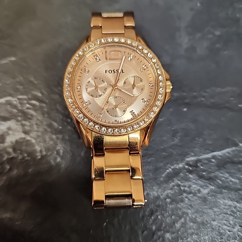 Ladies FOSSIL 'Riley' Multifunction Rose Gold-Tone Watch. Diamonte Boxed Working